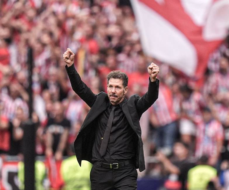 年薪3400万西甲第一，投入1.7亿欧落后巴萨10分，马竞会解雇西蒙尼吗？